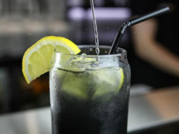 Črna limonada, ki obeta čudeže